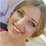 Profesora de apoyo escolar finalizando el grado de Ing. Agrícola con competencias en Matemáticas, Física, Química y Biología